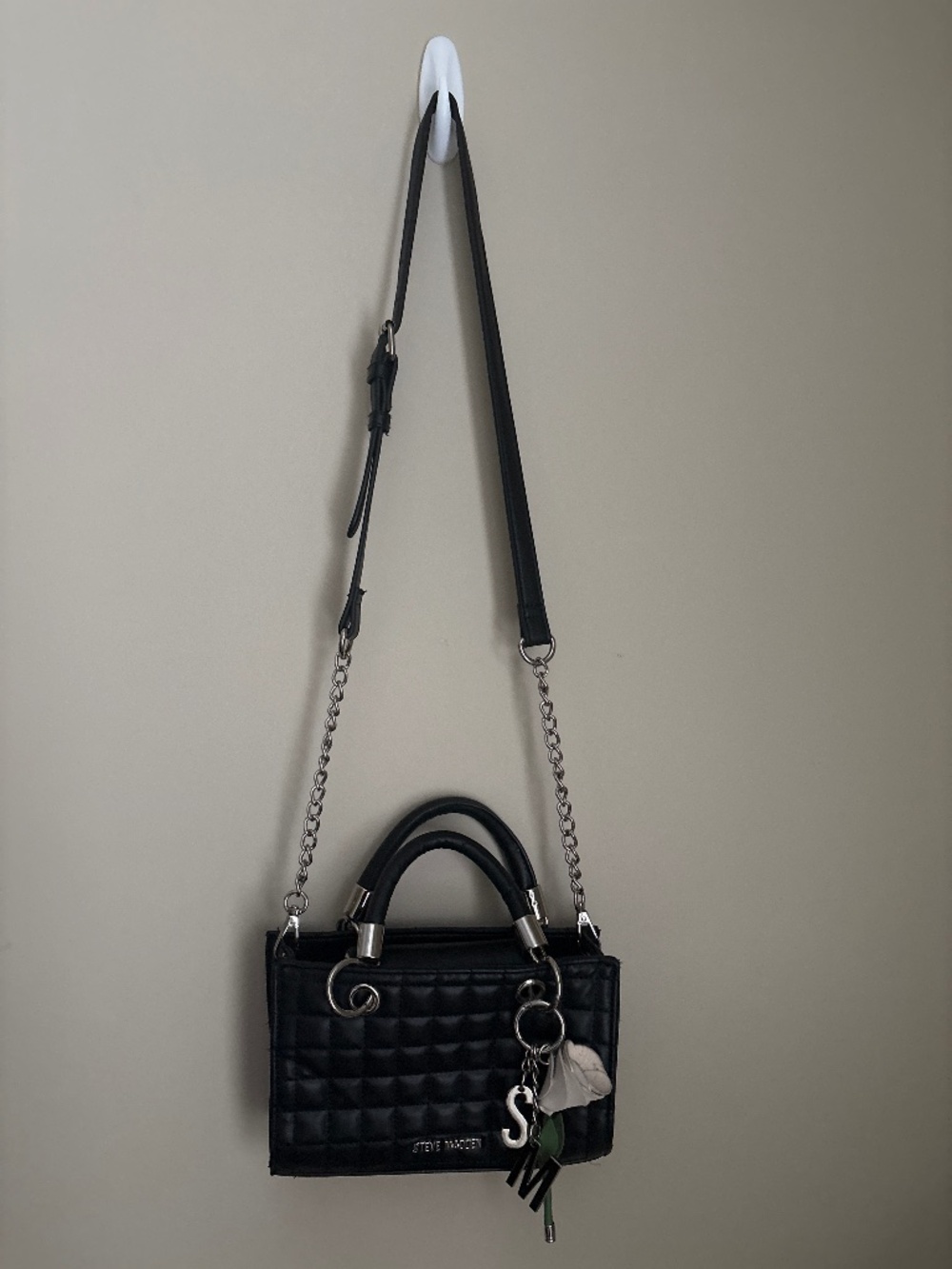 Black purse leather Steve Madden Purse (comes /w charms)